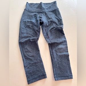 LULULEMON Blue Capri LEGGINGS 6